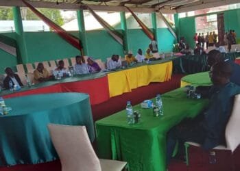 Retour à l&rsquo;ordre constitutionnel en Guinée : une coalition de partis politiques et de la société civile menacent de reprendre les manifestations s&rsquo;il n&rsquo;y a pas de clarté