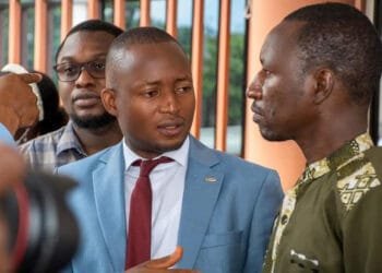 Incendie de Coronthie : les sinistrés se disent abandonnés par l&rsquo;Etat, Lancei Touré DG de l&rsquo;ANGUCH proteste et dément le collectif