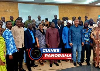 Évaluation des partis politiques : le rapport à la société civile et à la presse