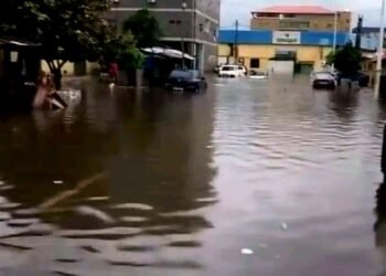 Kaloum : Coronthie manifeste contre les inondations