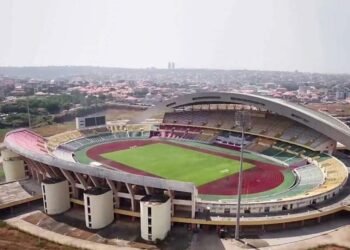 La Guinée en quête de stades homologués : la FIFA et la Fédération Guinéenne de Football lancent un appel d’offres international