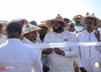 KANKAN : Le Ministre Directeur de Cabinet de la Présidence,  Djiba Diakité a inauguré récemment une centrale à oxygène et un centre de santé dans le cadre du Programme Simandou 2040