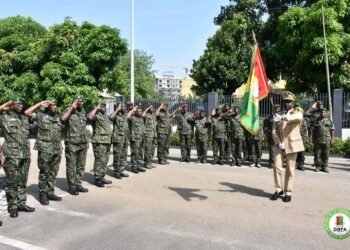 Armée guinéenne : le général Abdoulaye KÉÏTA interdit le rasage des cheveux des jeunes filles soldats