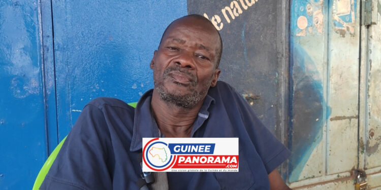 Salif KÉÏTA, citoyen, dans un café-bar/Sonfonia T7, lundi 10 février 2025 - Photo : Saa Joseph KADOUNO - Guineepanorama.com