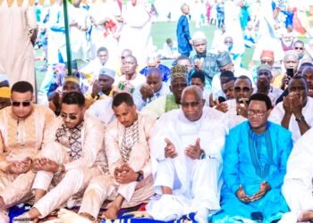 CÉLÉBRATION DE L’AÏD EL- FITR : LE PREMIER MINISTRE COMMUNIE AVEC SES CORELIGIONNAIRES